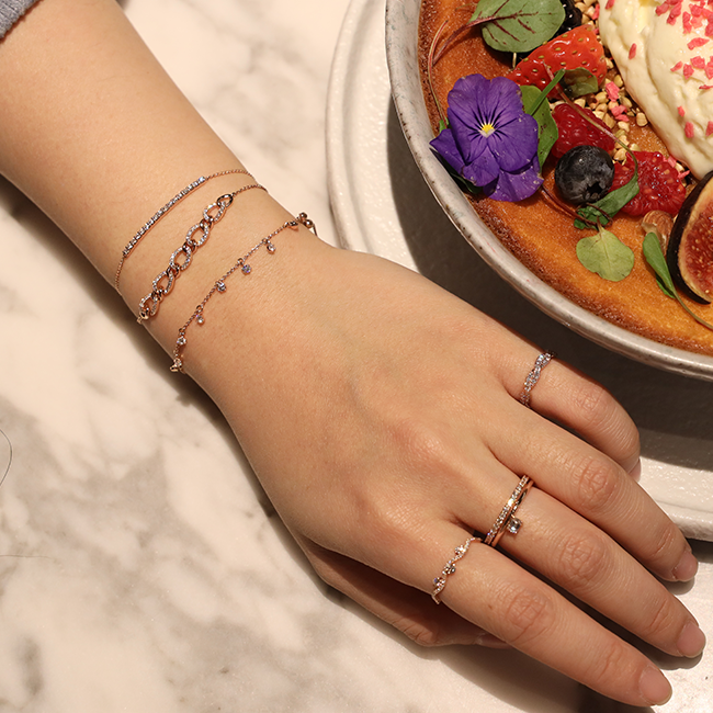 Diamond bar bracelet